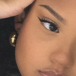 Meet your Posher, Gia